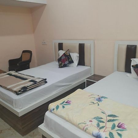 The Orchid Villa Homestay - Walkable Distance From Taj Mahal อัครา ภายนอก รูปภาพ