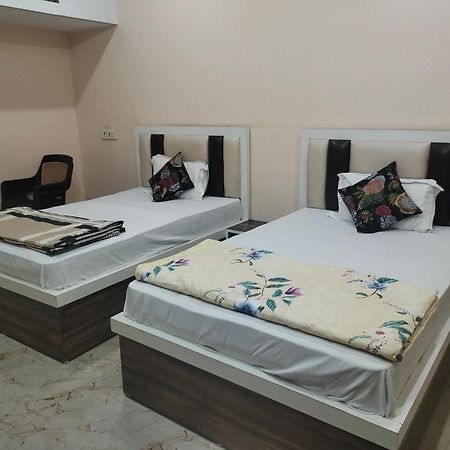 The Orchid Villa Homestay - Walkable Distance From Taj Mahal อัครา ภายนอก รูปภาพ