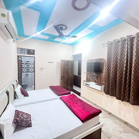 The Orchid Villa Homestay - Walkable Distance From Taj Mahal อัครา ภายนอก รูปภาพ