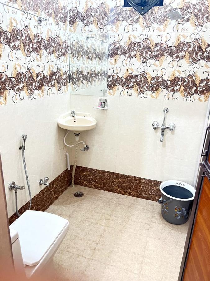 The Orchid Villa Homestay - Walkable Distance From Taj Mahal อัครา ภายนอก รูปภาพ