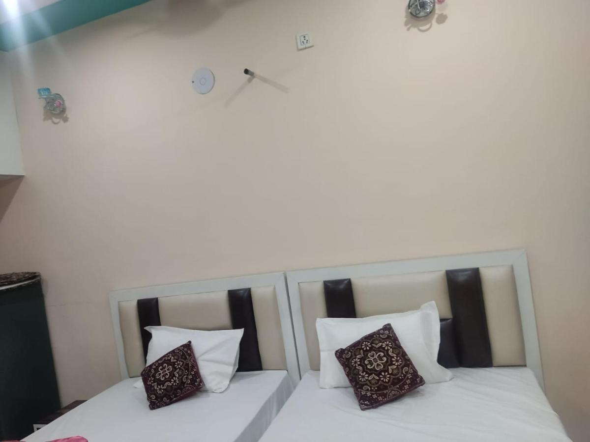 The Orchid Villa Homestay - Walkable Distance From Taj Mahal อัครา ภายนอก รูปภาพ