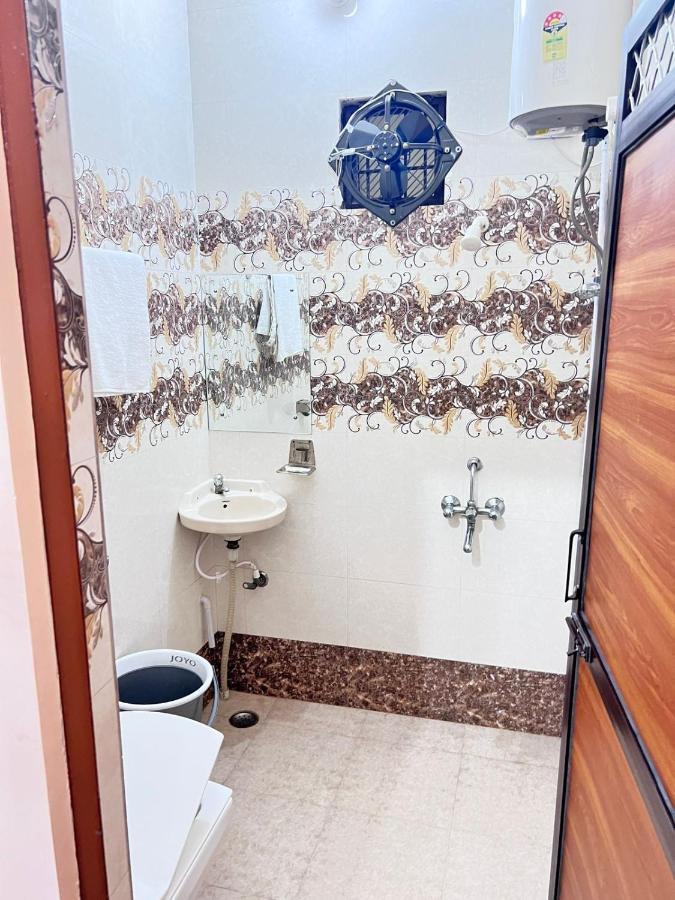 The Orchid Villa Homestay - Walkable Distance From Taj Mahal อัครา ภายนอก รูปภาพ