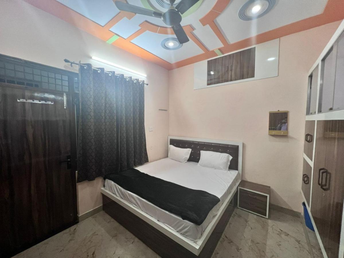 The Orchid Villa Homestay - Walkable Distance From Taj Mahal อัครา ภายนอก รูปภาพ