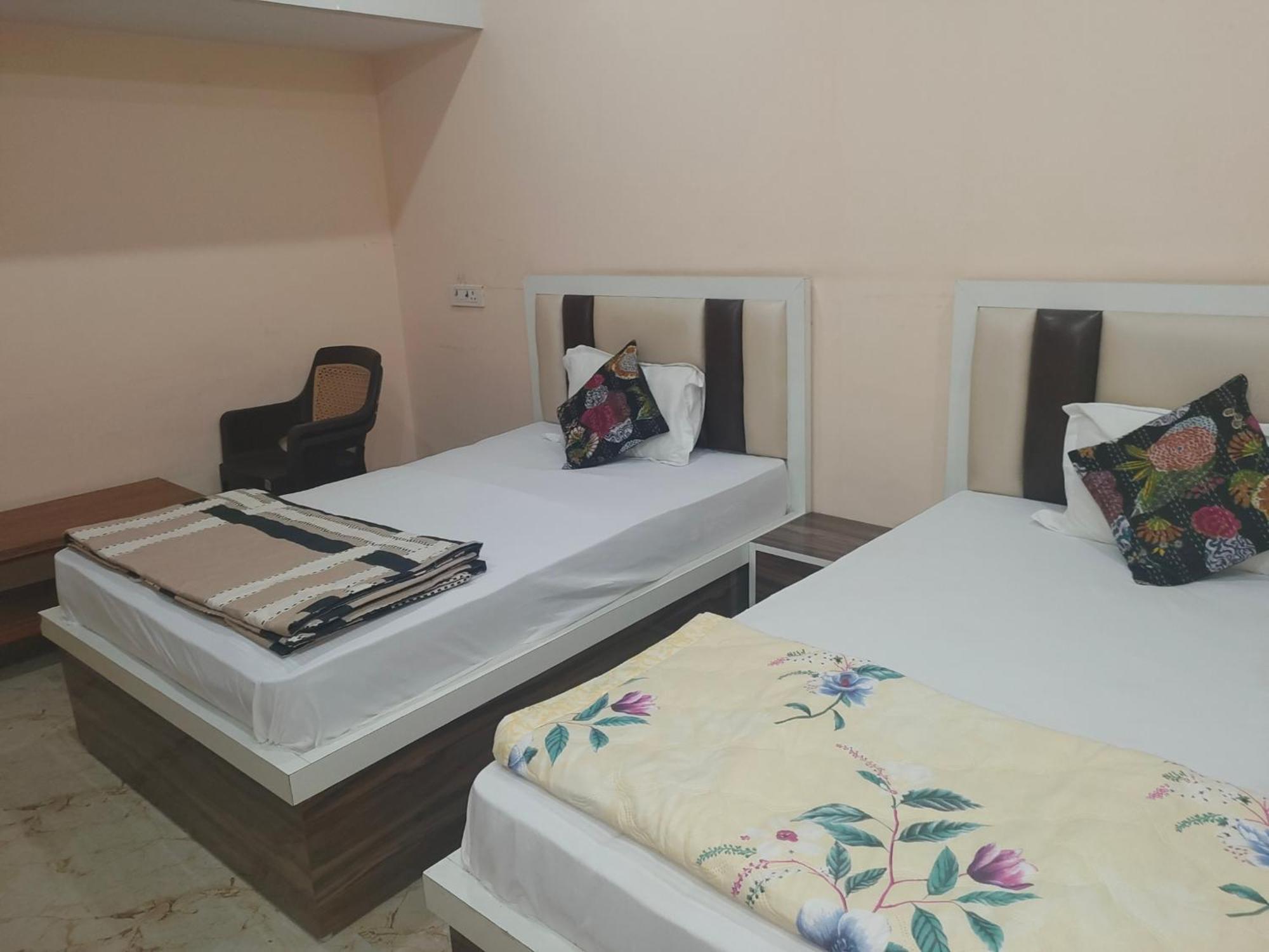 The Orchid Villa Homestay - Walkable Distance From Taj Mahal อัครา ภายนอก รูปภาพ