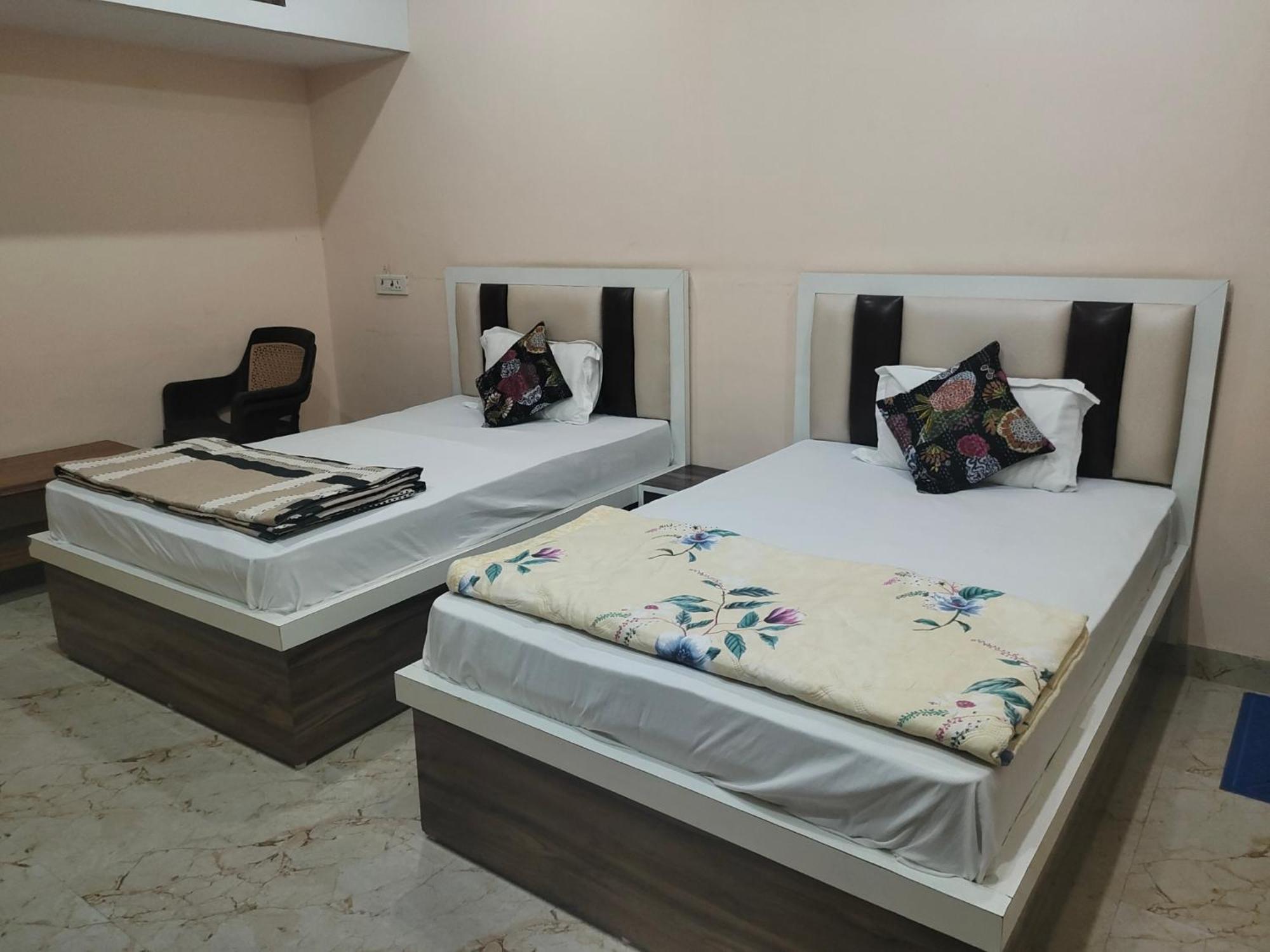 The Orchid Villa Homestay - Walkable Distance From Taj Mahal อัครา ภายนอก รูปภาพ