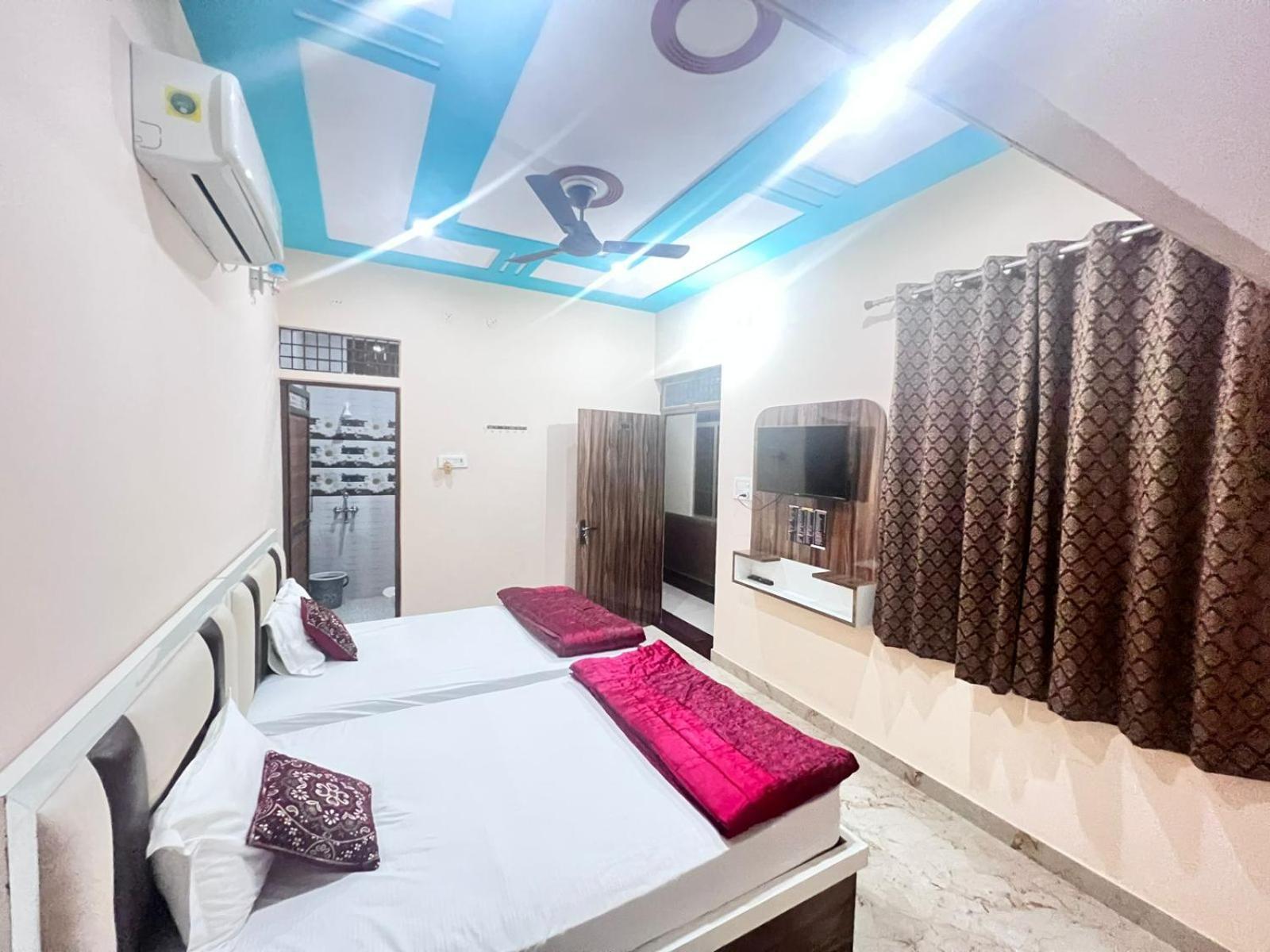 The Orchid Villa Homestay - Walkable Distance From Taj Mahal อัครา ภายนอก รูปภาพ