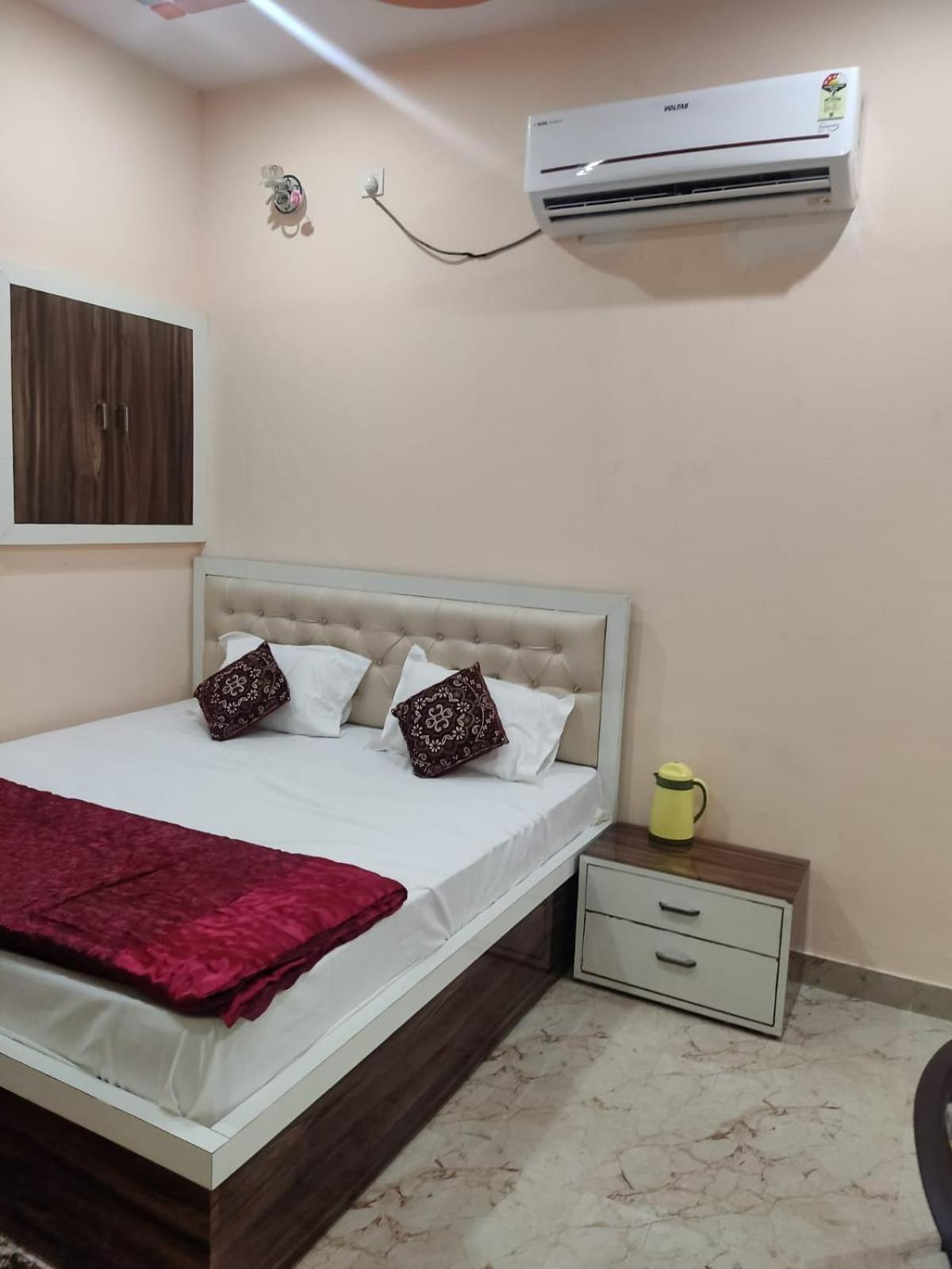The Orchid Villa Homestay - Walkable Distance From Taj Mahal อัครา ภายนอก รูปภาพ